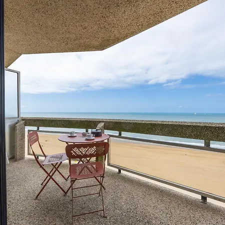 아파트 Lecomte - Beachfront 215 *